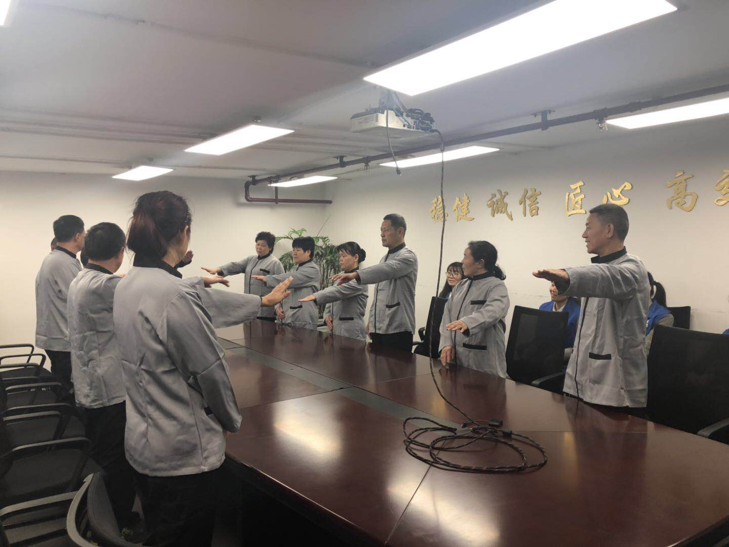 公司领导中秋佳节慰问一线员工 公司领导中秋佳节慰问一线员工